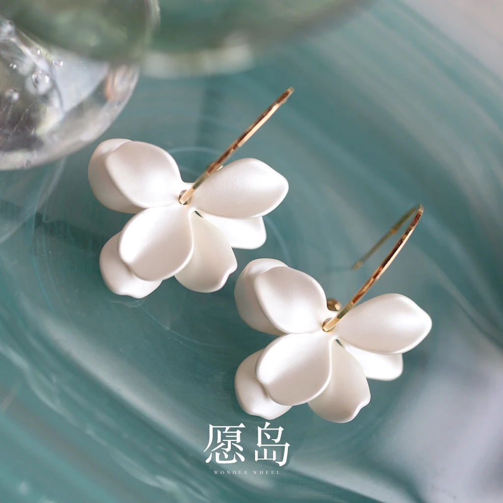 愿岛 黄铜树脂耳饰 法式气质小众清新仙女风白色花朵耳环EH2537