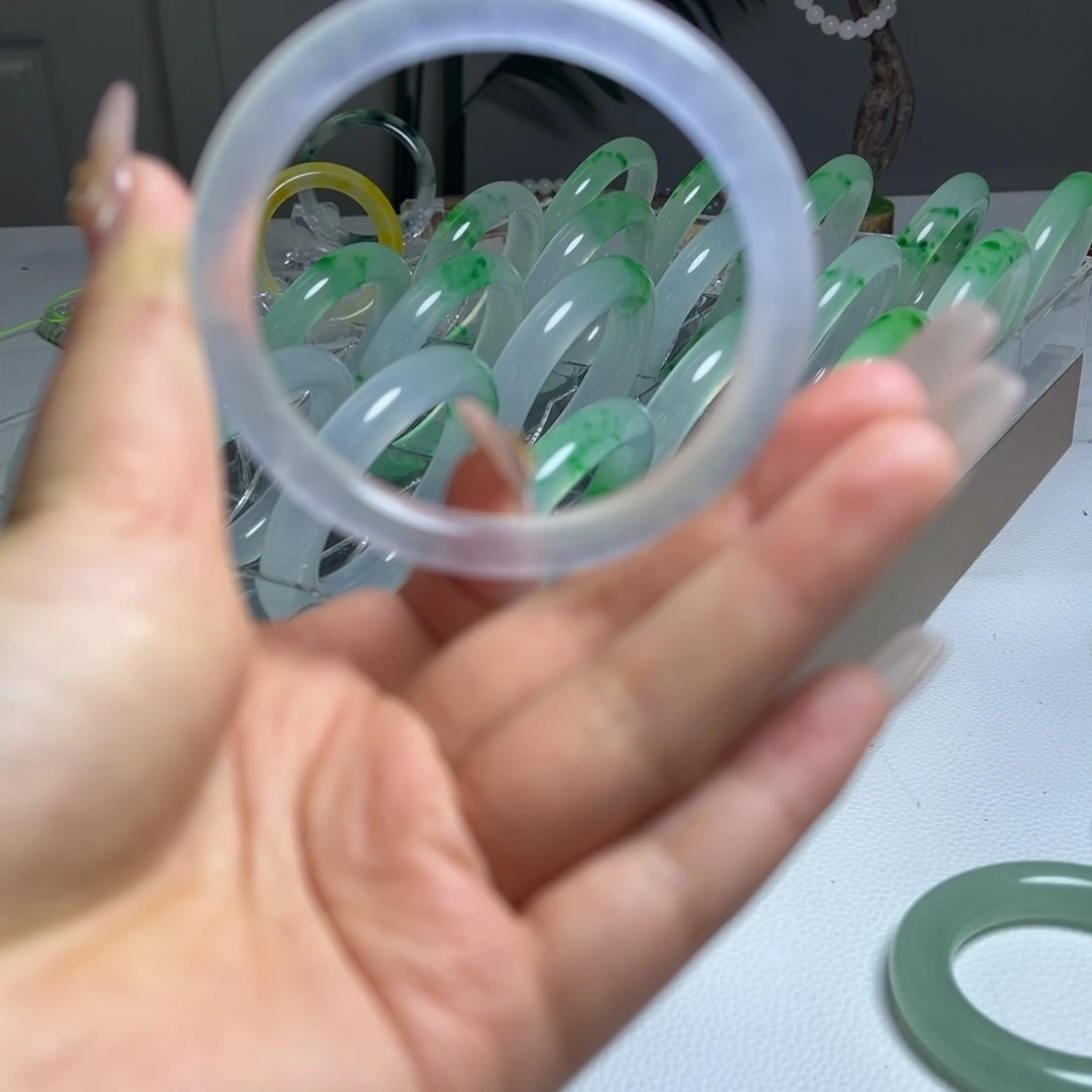 石英岩玉未镶嵌手镯