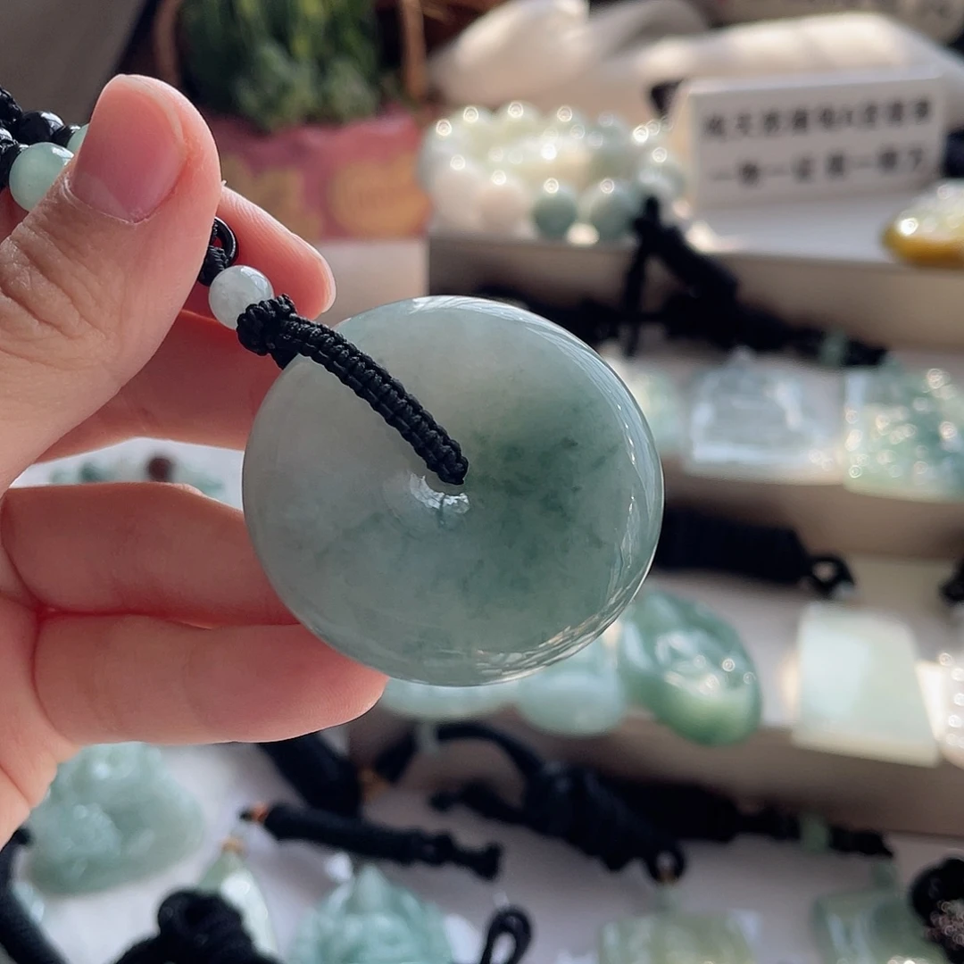 @***转翡翠未镶嵌颈饰平安扣