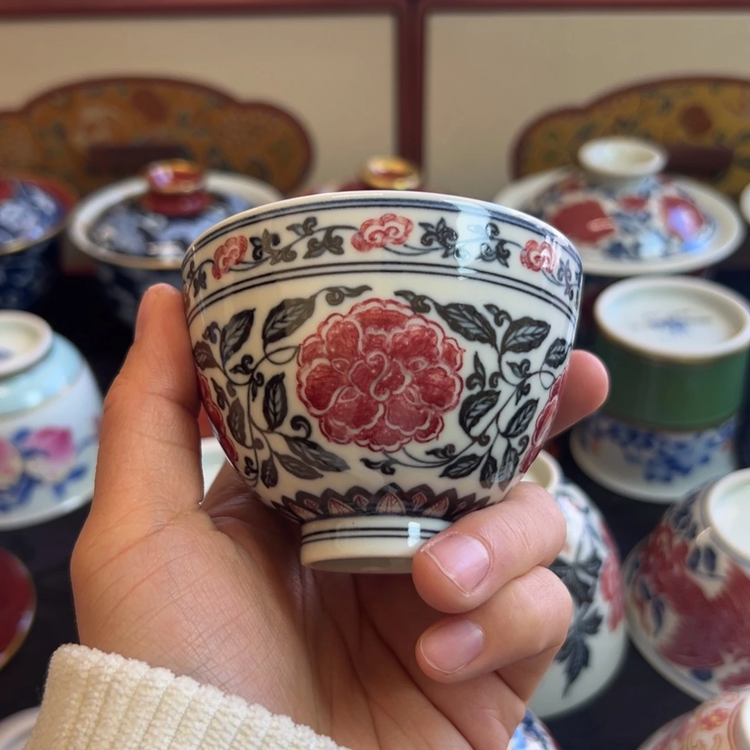 正绎堂釉里红牡丹鸡心杯