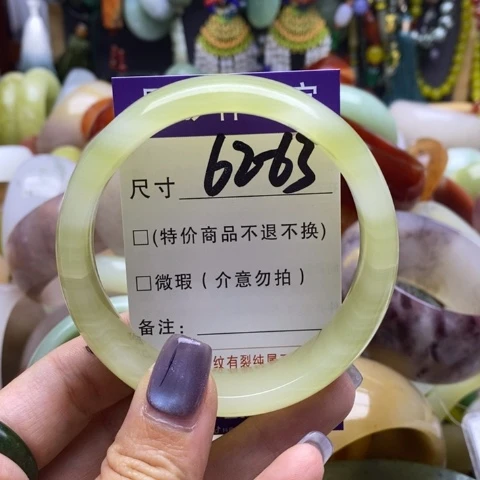 未镶嵌手镯石英岩玉