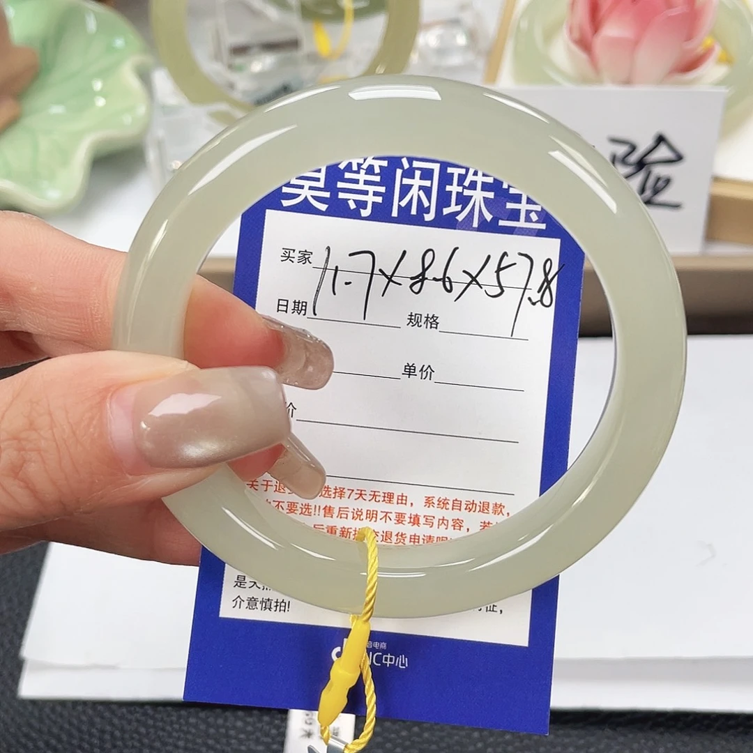 和田玉未镶嵌手镯