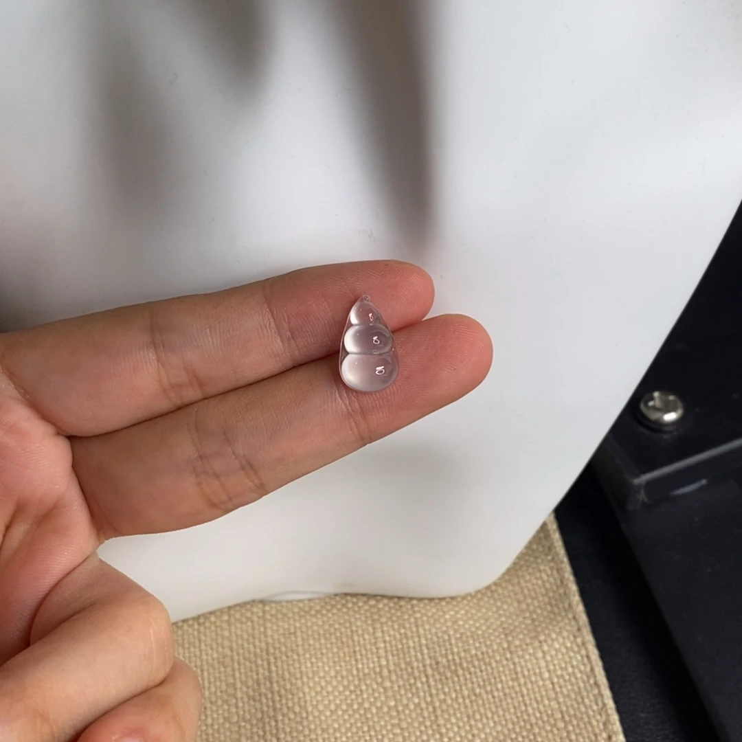 翡翠未镶嵌颈饰豆子