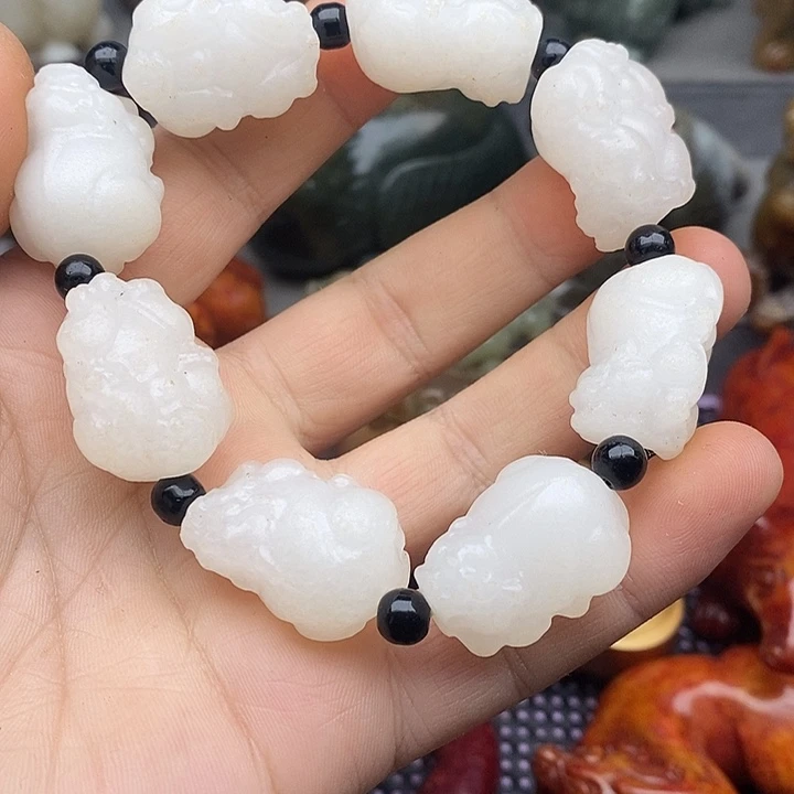 未镶嵌蛇纹石玉颈饰
