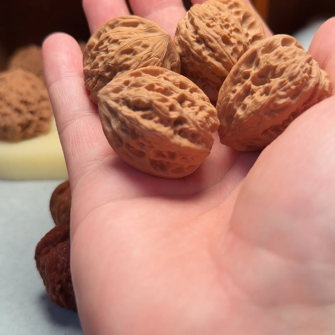 小***.文玩核桃把件原树野核红玉