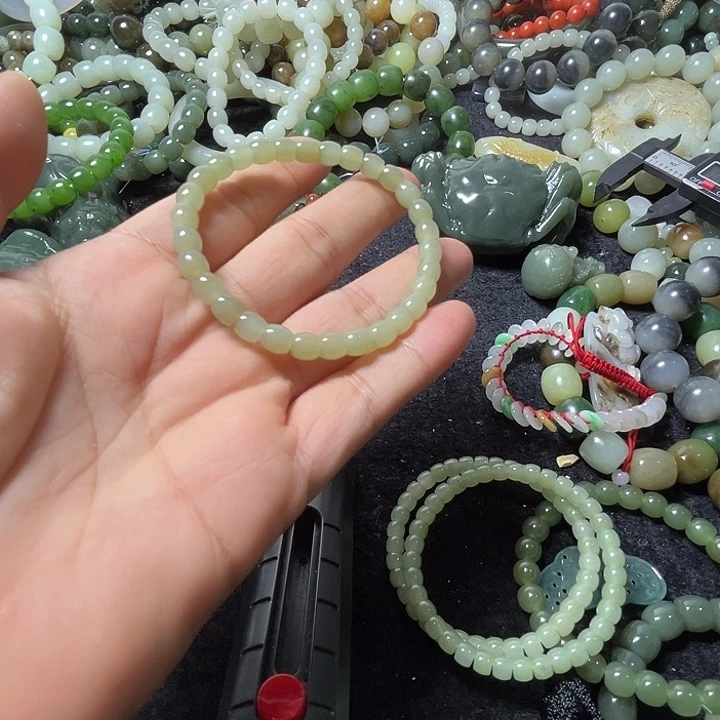 和田玉未镶嵌手串6