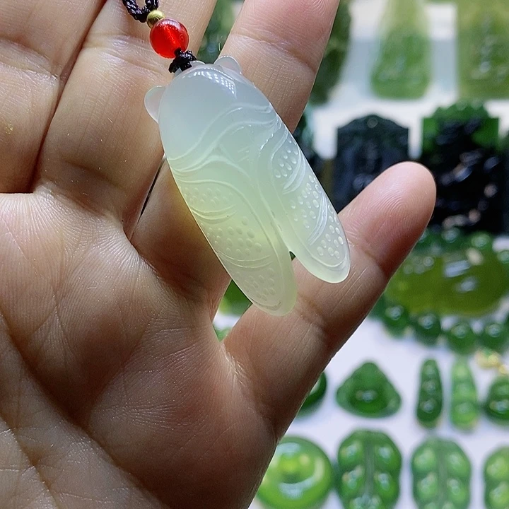 蛇纹石玉颈饰未镶嵌