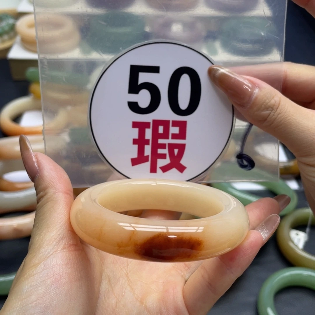 未镶嵌手镯石英质玉