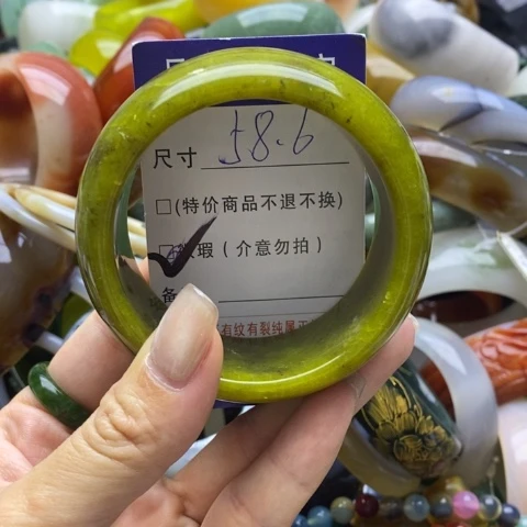 蛇纹石玉手镯未镶嵌