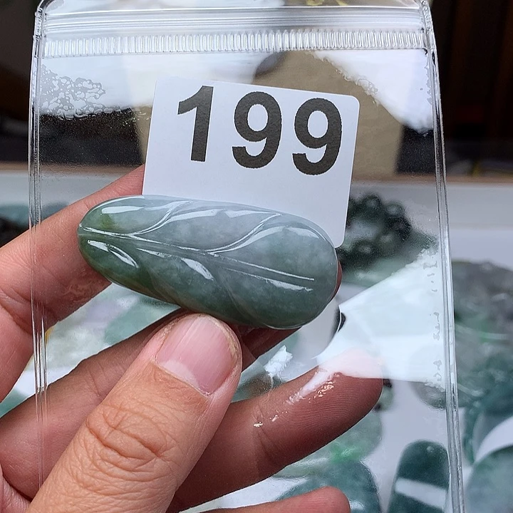 翡翠颈饰未镶嵌福**羊翡翠