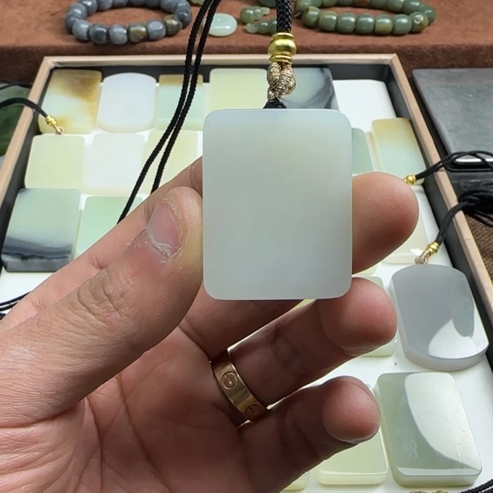 和田玉颈饰未镶嵌白*生