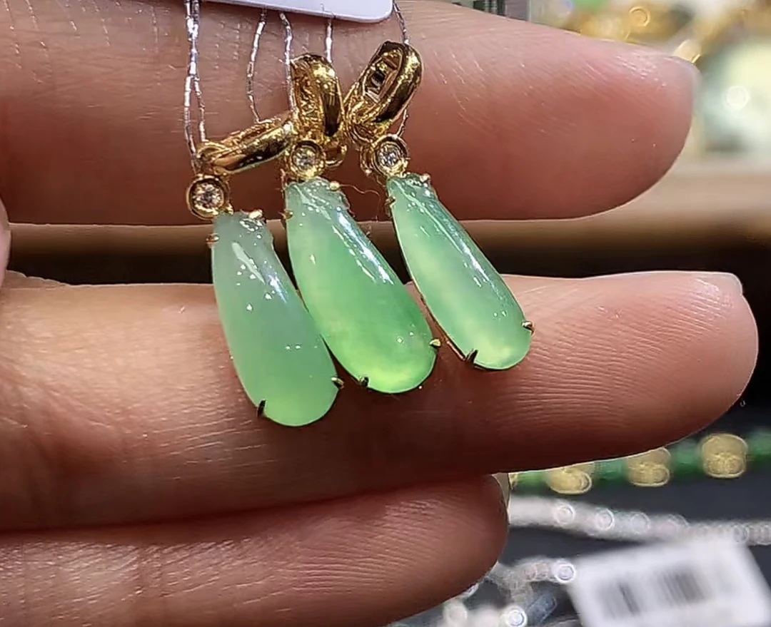 翡翠18k镶嵌吊坠 多样性发其一  0247