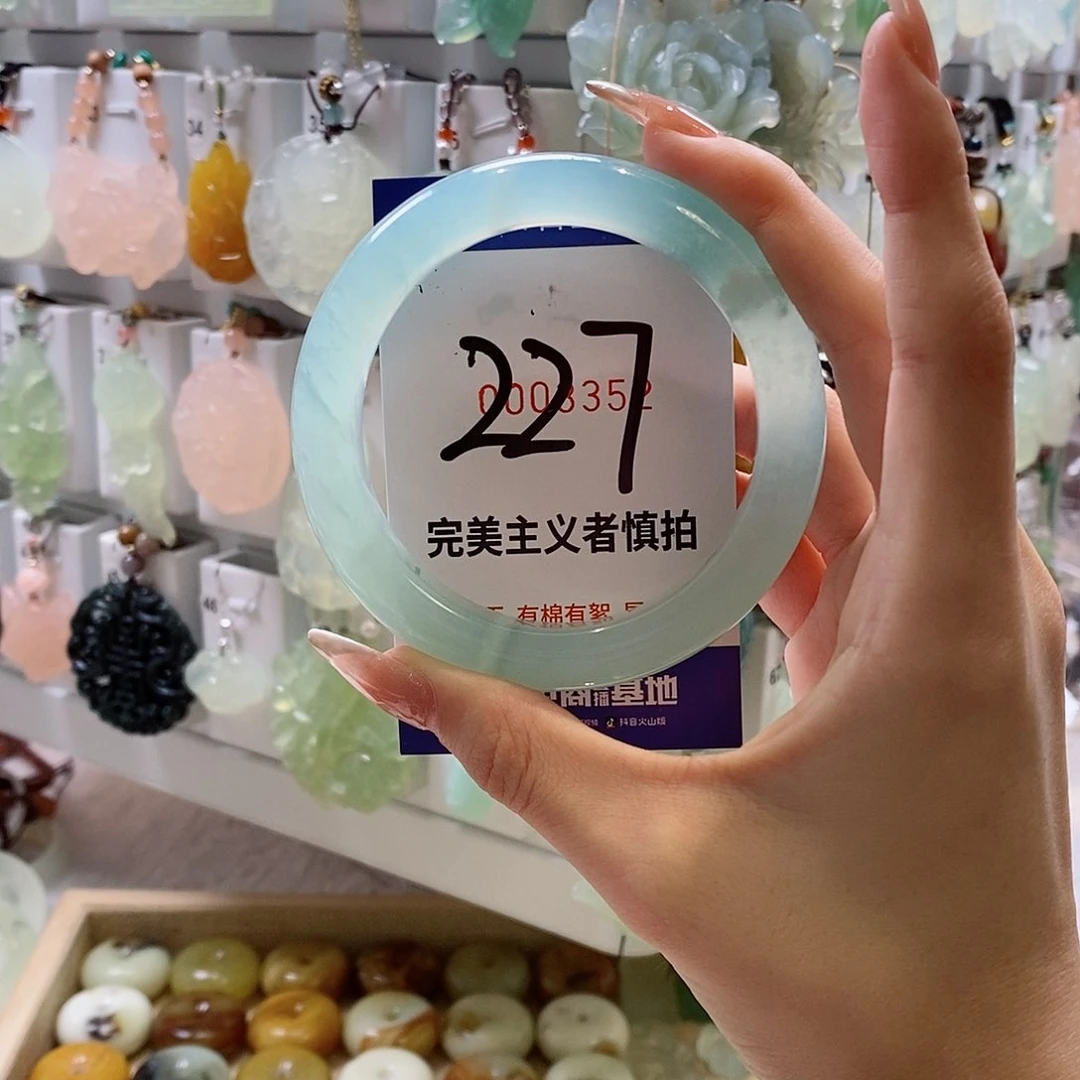 可****蛇纹石玉未镶嵌颈饰