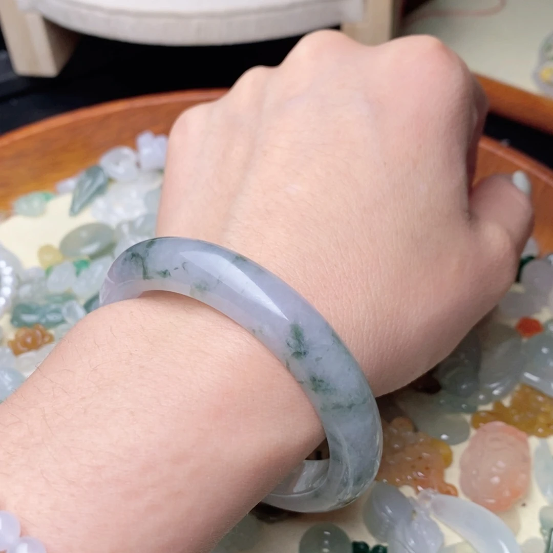 翡翠挂件未镶嵌翡翠