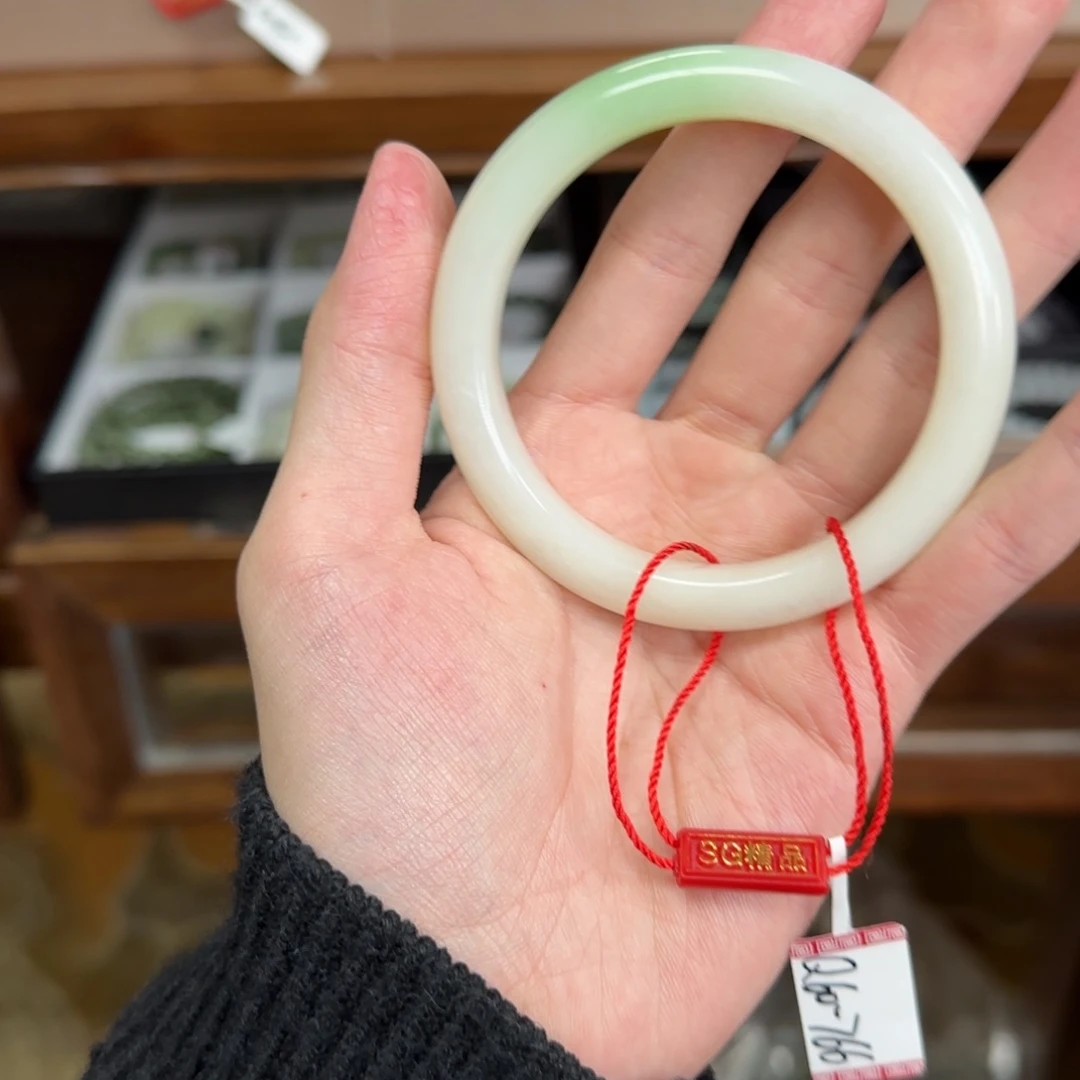 和田玉未镶嵌手镯60