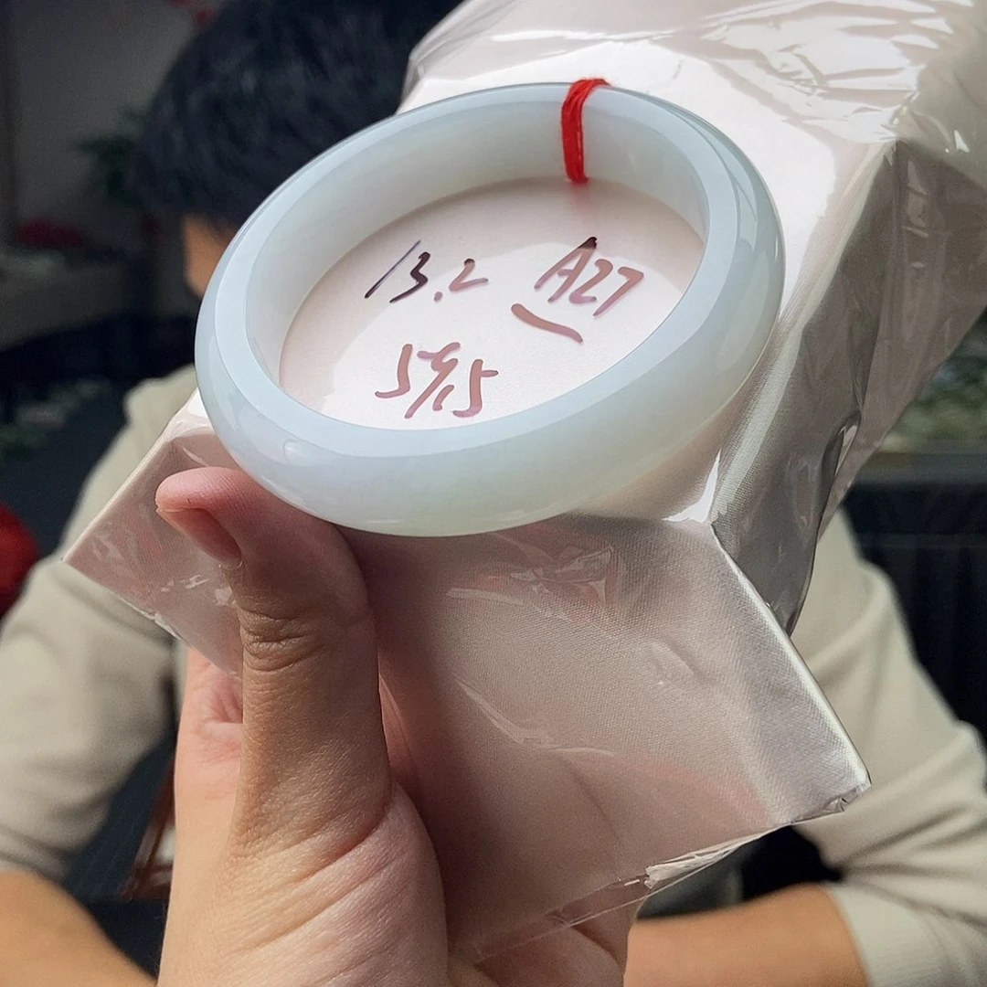 翡翠手镯未镶嵌拍一发一