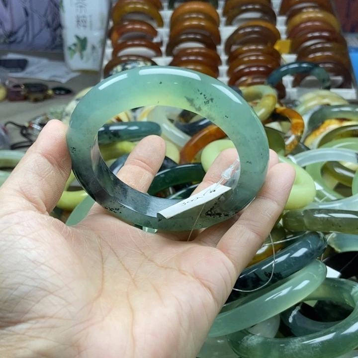 琳***达蛇纹石玉未镶嵌手镯
