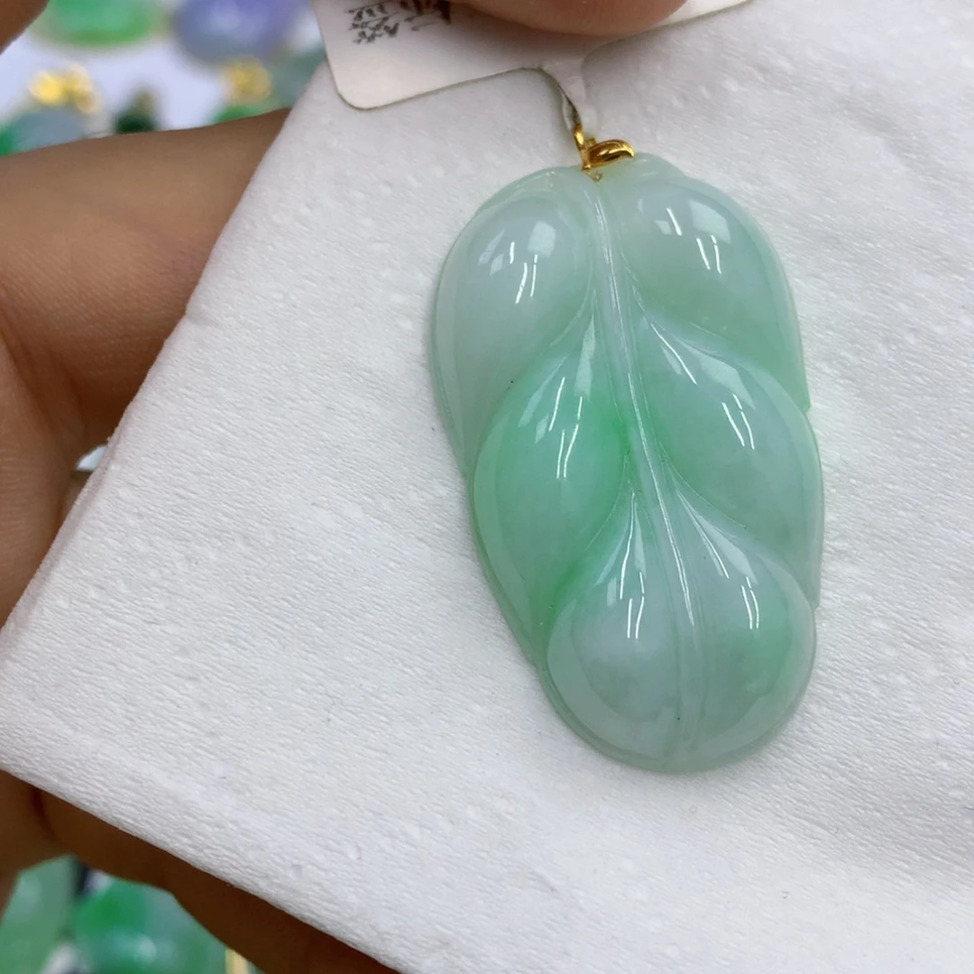 翡翠18K金镶嵌颈饰翡翠