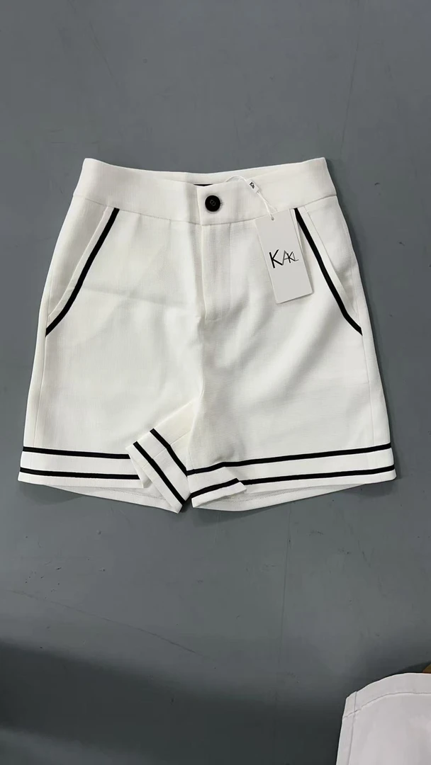 剀剀莉（夏日微风双线条）黑白两色时尚显瘦显白百搭款小香风短裤