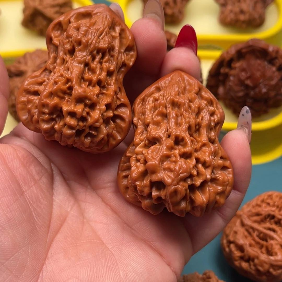 文玩核桃吊坠聚宝盆等各种各样风格迥的建筑