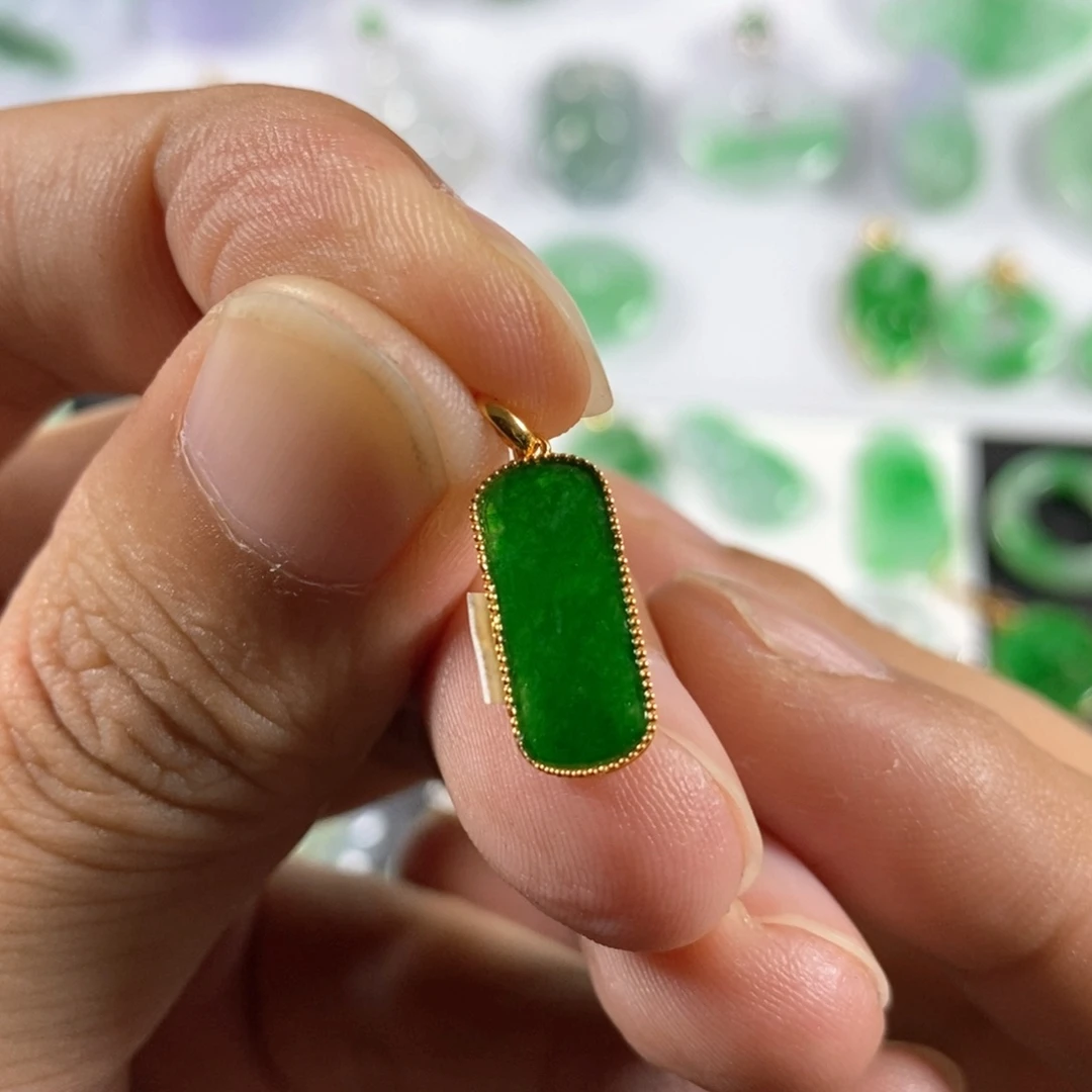 翡翠颈饰18K金镶嵌翡翠