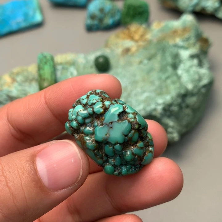 绿松石未镶嵌颈饰