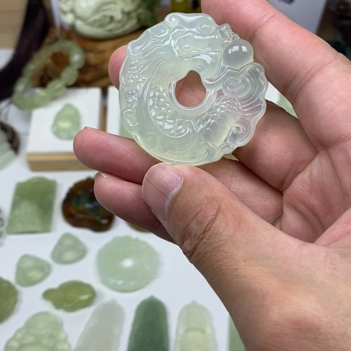 蛇纹石玉未镶嵌颈饰
