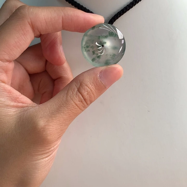翡翠挂件未镶嵌….