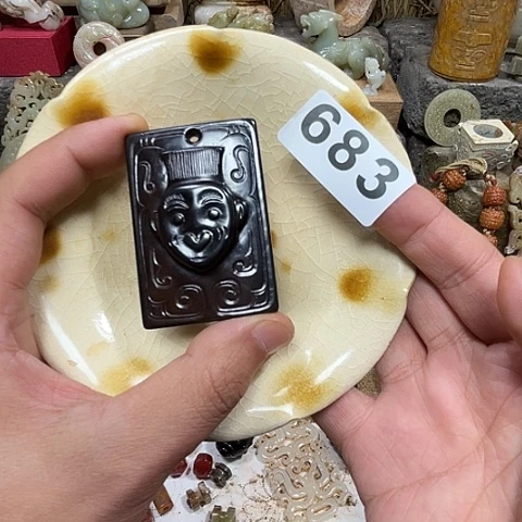 皓***月瓷片瓷器制作过程是采用现代手工加工