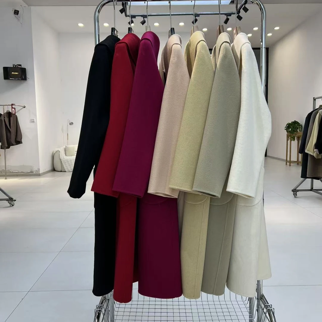 娃娃领包扣长款爱玛口袋羊毛大衣