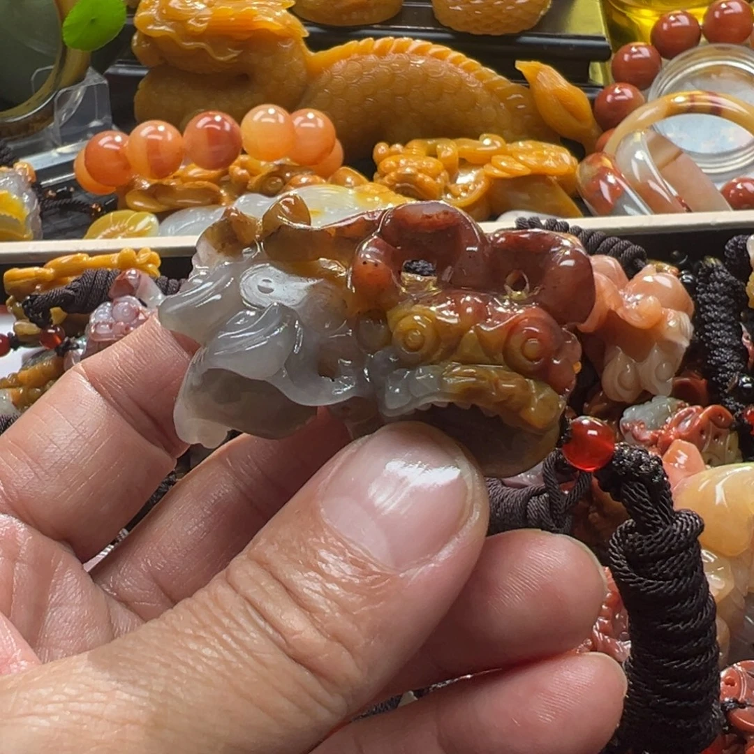 石英质玉未镶嵌颈饰