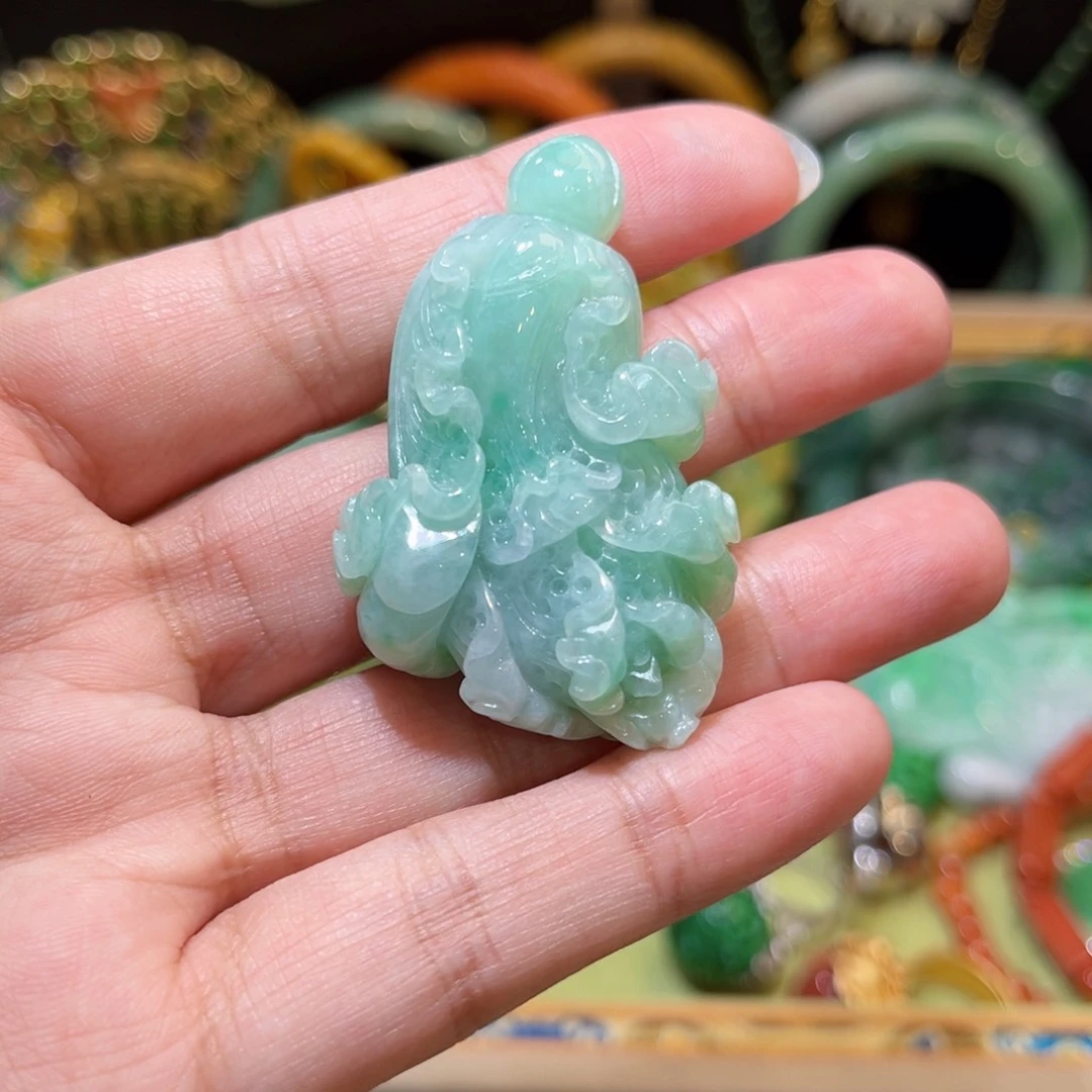 翡翠未镶嵌颈饰待编织