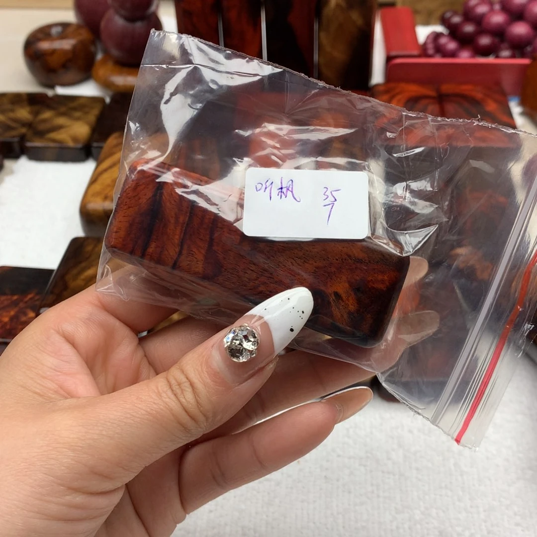 交趾黄檀（大红酸枝）听**叶