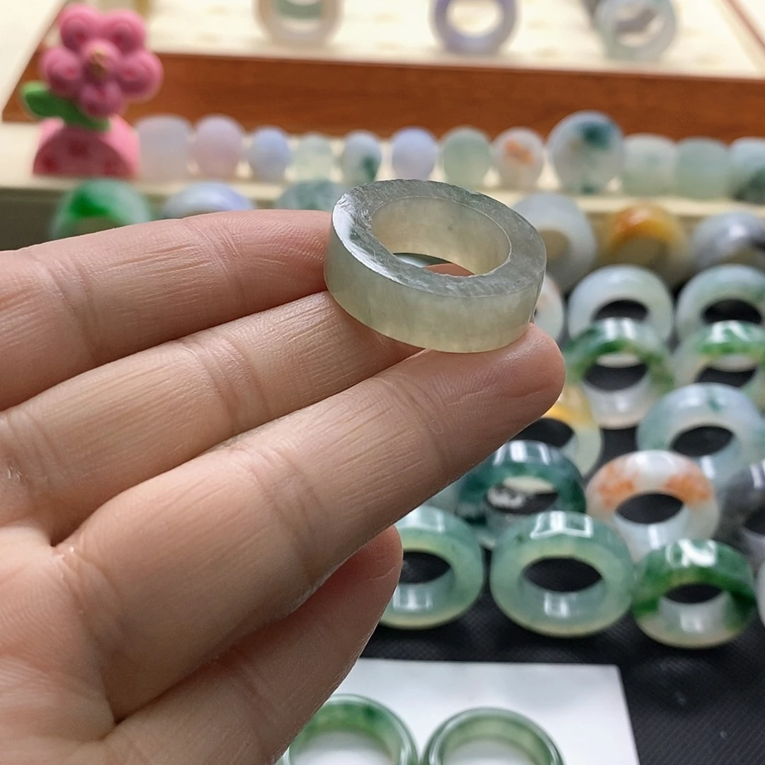 定制翡翠未镶嵌小*贝翡翠