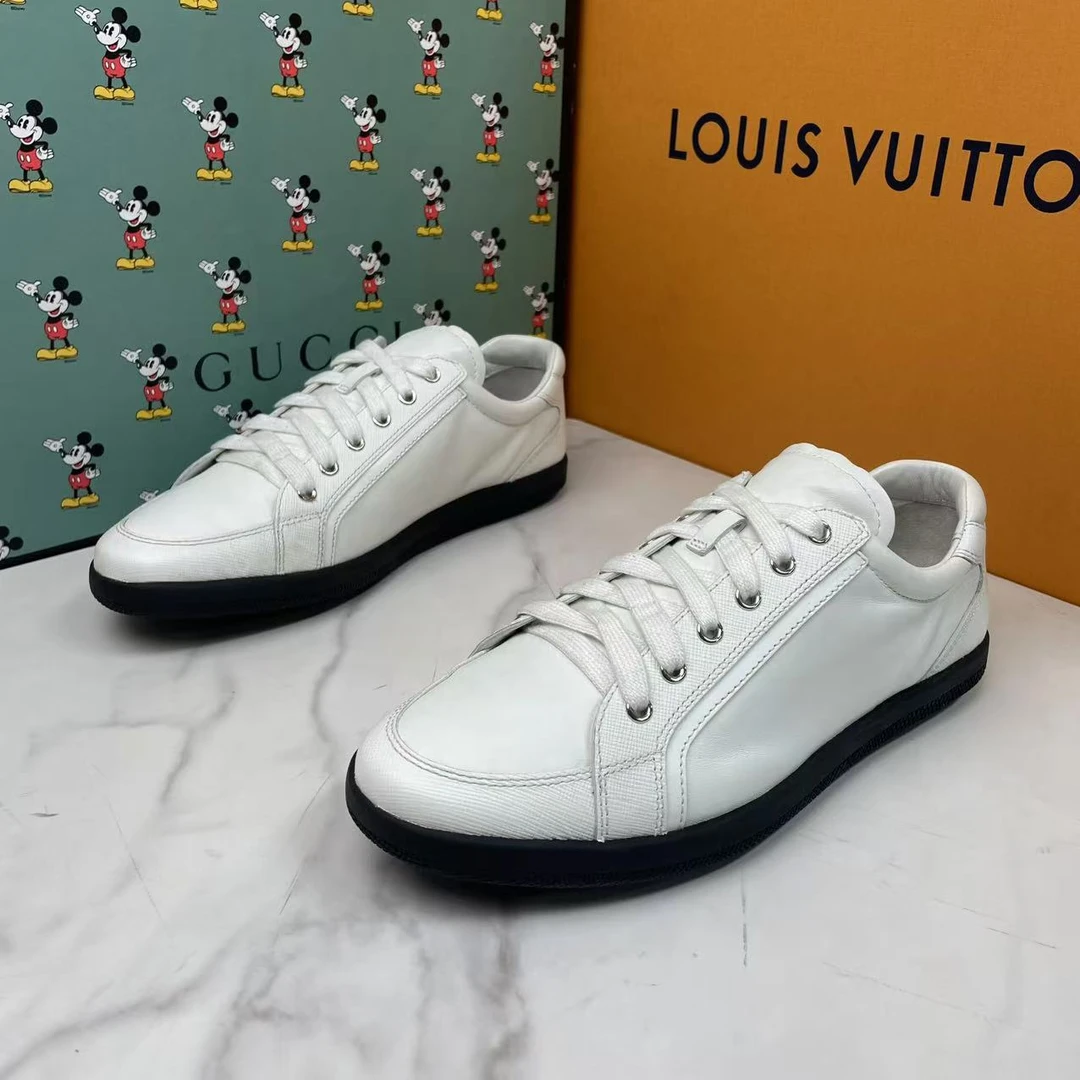 95新 Prada/普拉达 白色皮面黑底潮流百搭舒适休闲板鞋/38.5码
