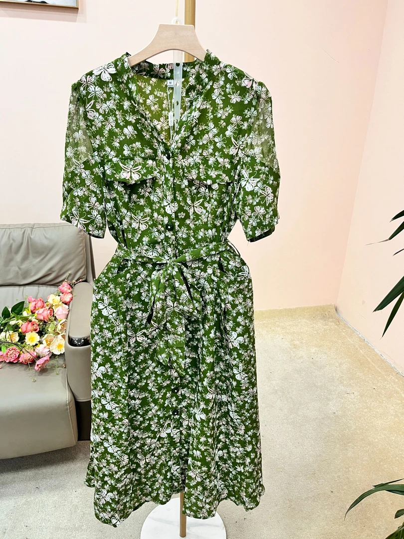 D128绿色碎花连衣裙夏季2025新款v领气质时尚洋气