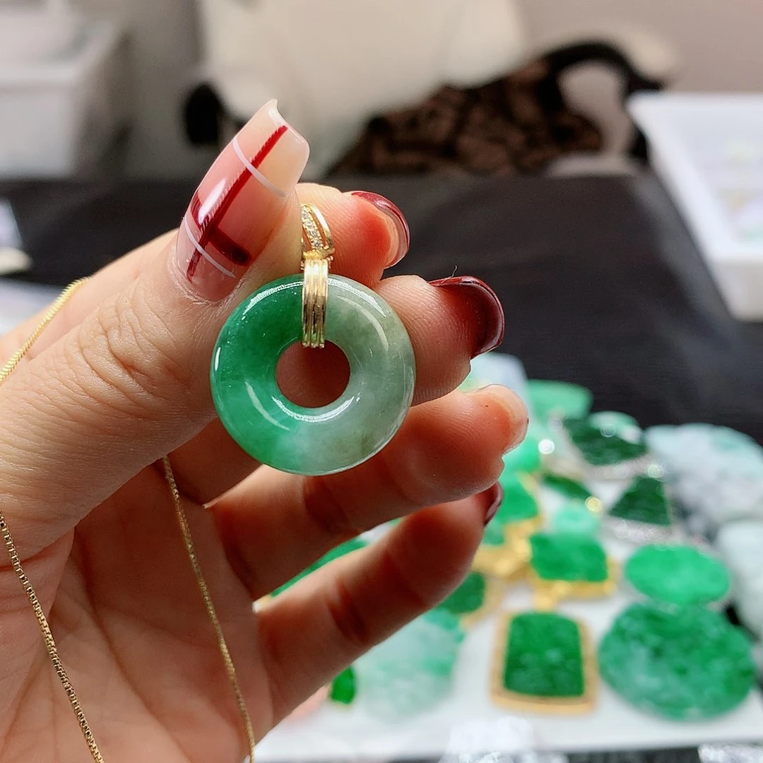 【闪购商品】翡翠吊坠(赠链)合金