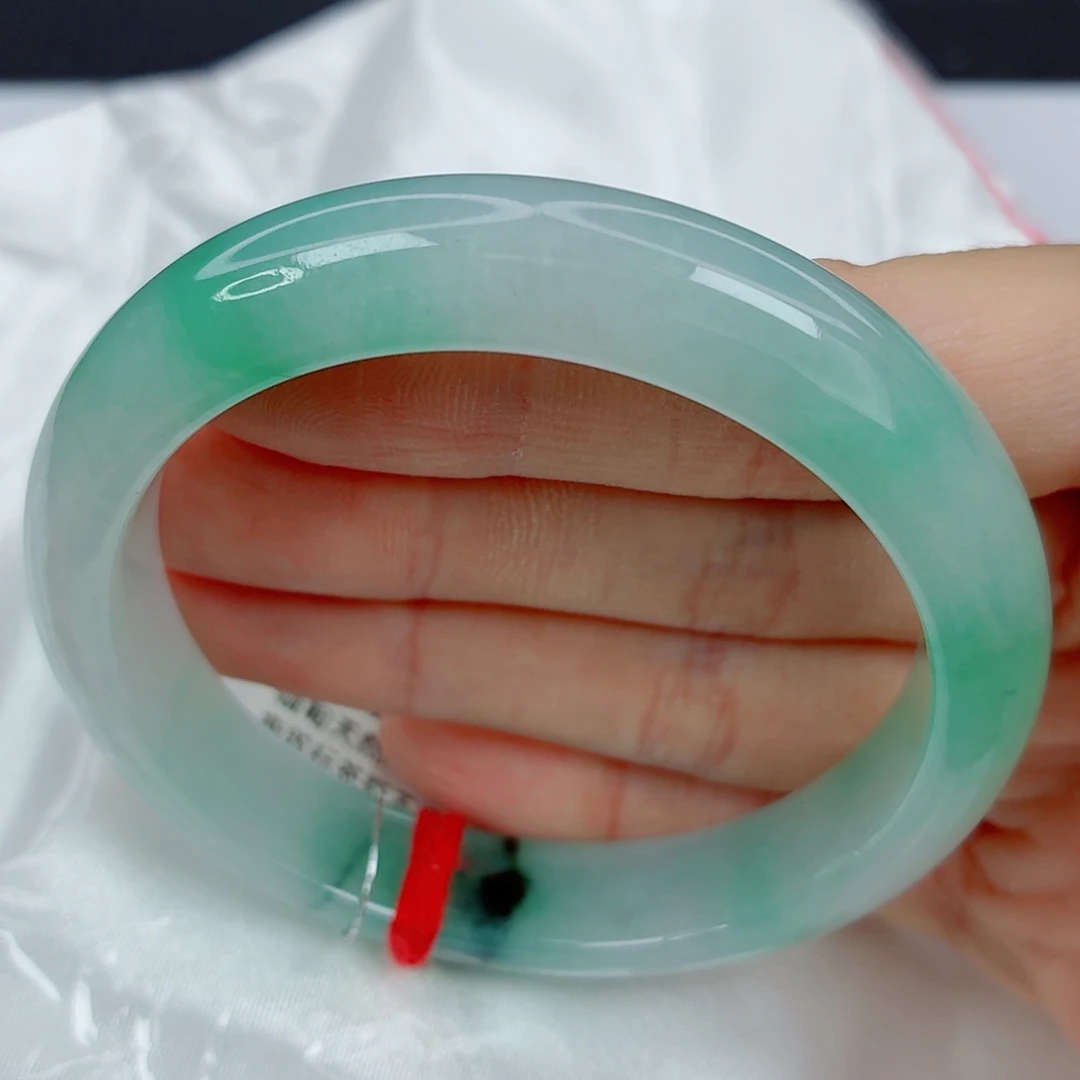 翡翠未镶嵌手镯56正圈，胶润甜阳绿，秀气细腻，细纹