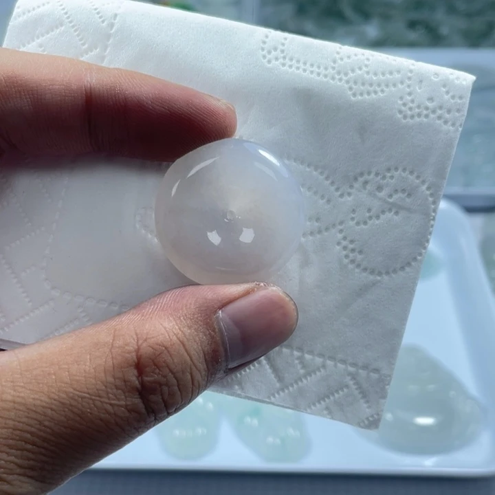 翡翠未镶嵌颈饰平安扣