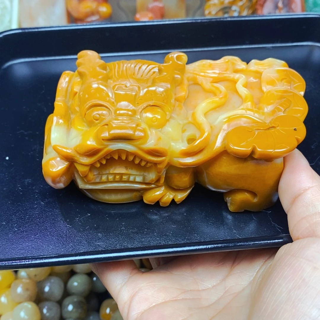 石英质玉（黄龙玉）未镶嵌颈饰