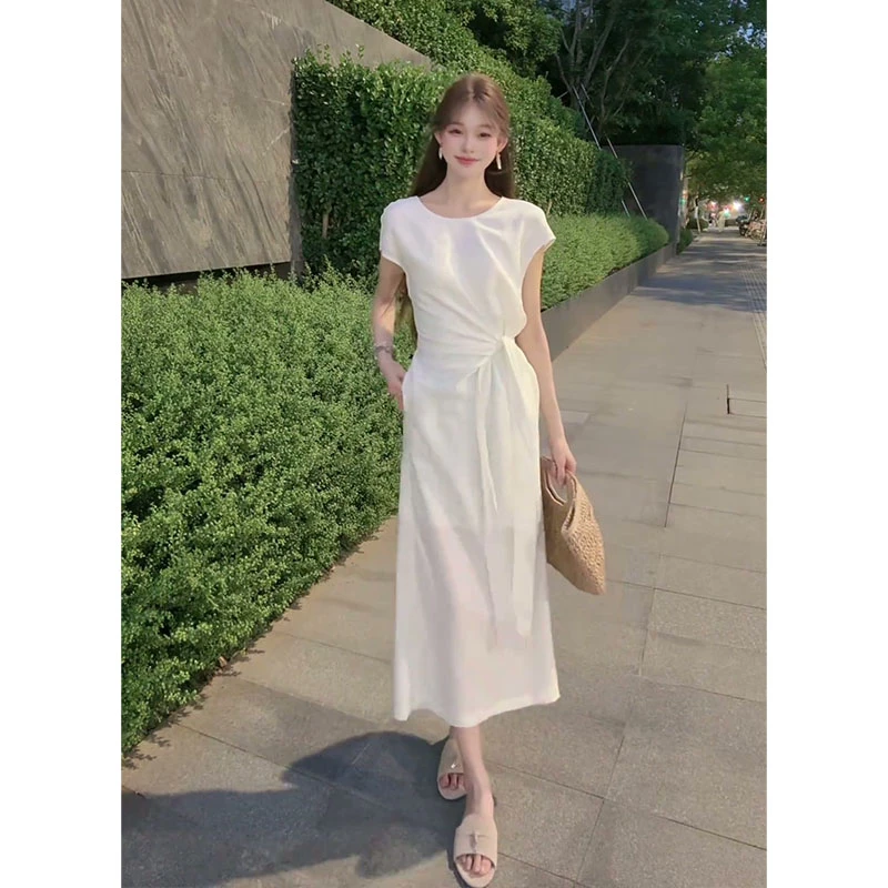 连衣裙女2025夏季法式温柔风设计感绑带收腰显瘦圆领中长款裙子