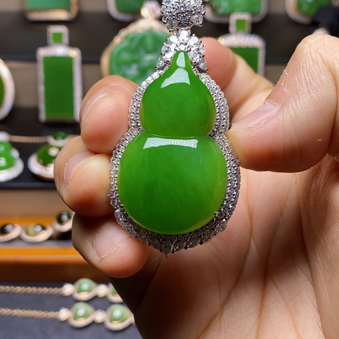 平***心和田玉18K金镶嵌吊坠(不含链)