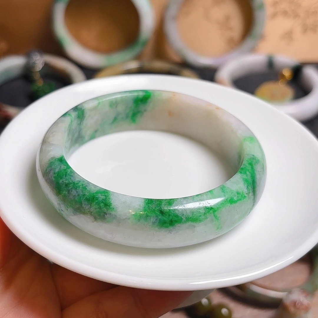 翡翠未镶嵌颈饰价格问主播，非常漏