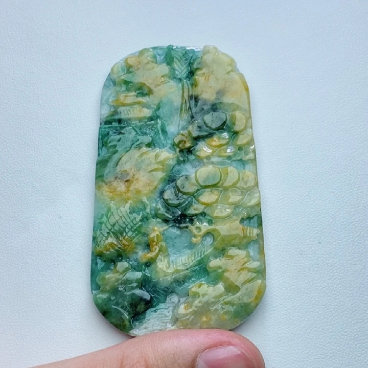 翡翠未镶嵌颈饰山水