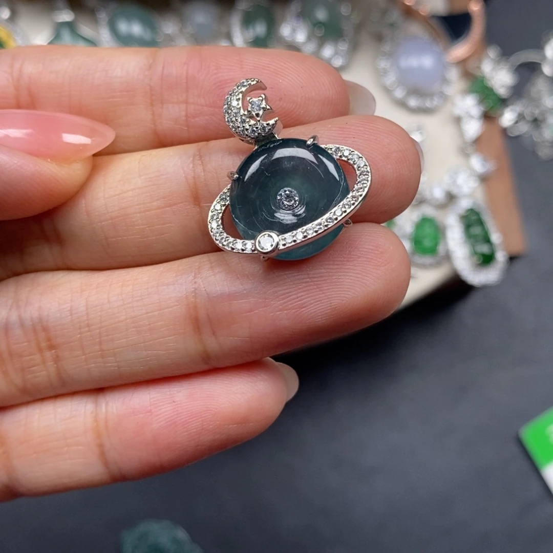 翡翠颈饰未镶嵌翡翠