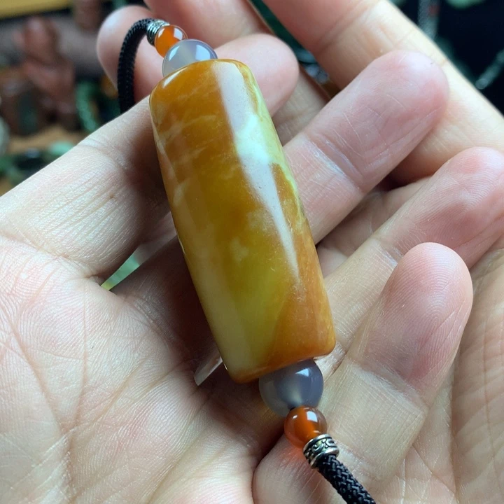 透闪石质玉吊坠未镶嵌炒****喝