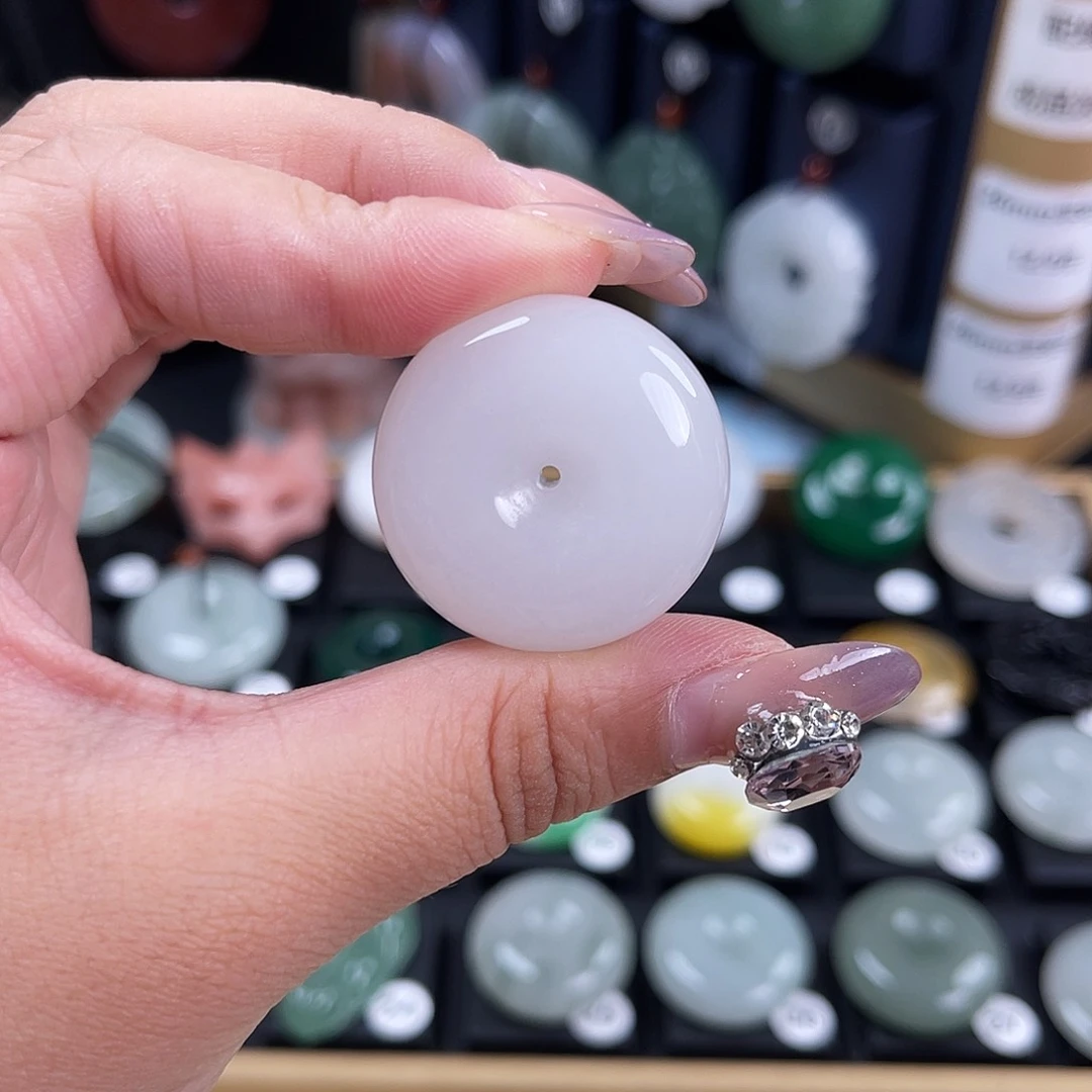 颈饰未镶嵌石英质玉如*