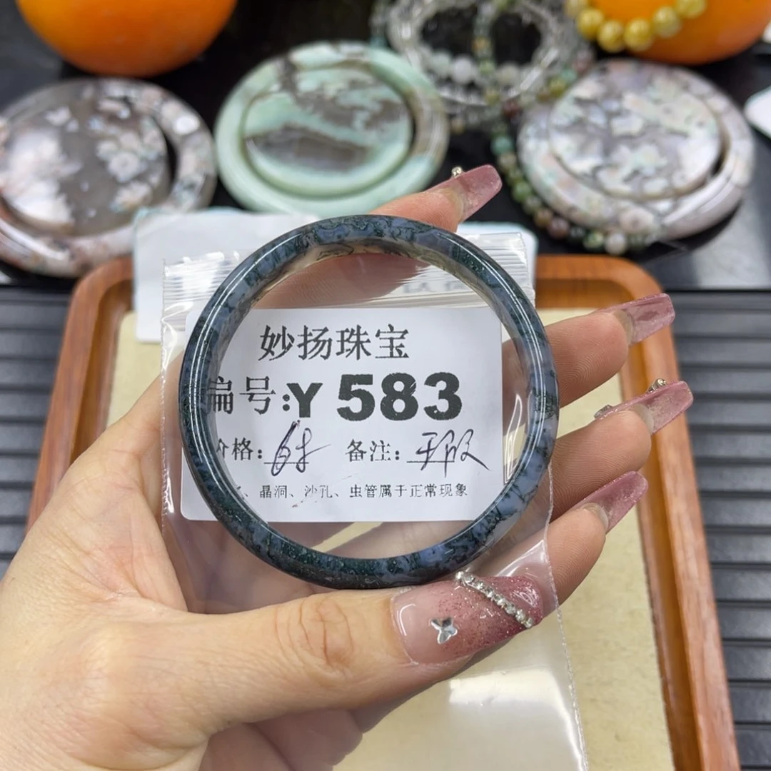 硅化珊瑚（珊瑚玉）瑕未镶嵌末*。