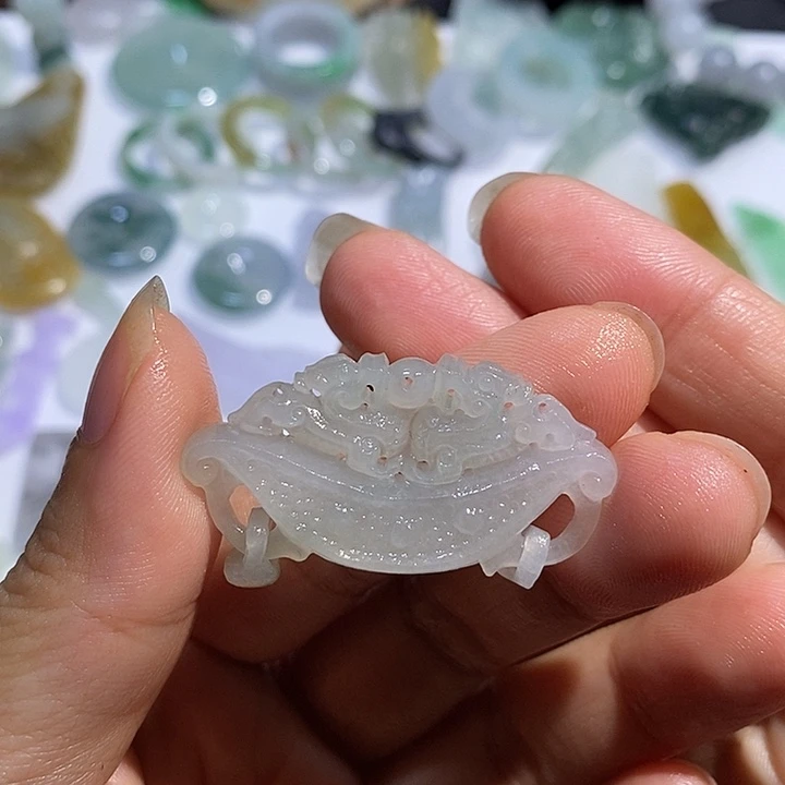 定制翡翠未镶嵌锁