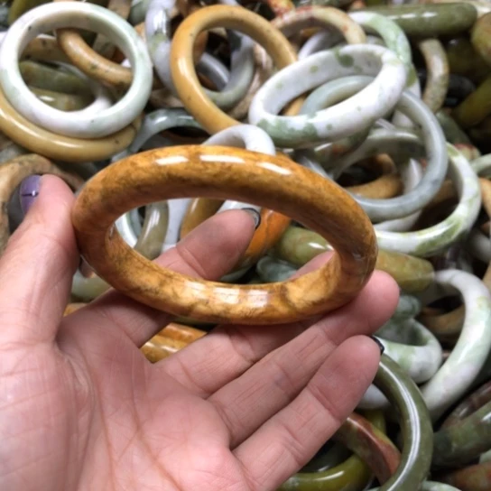 未镶嵌蛇纹石玉手镯L****、